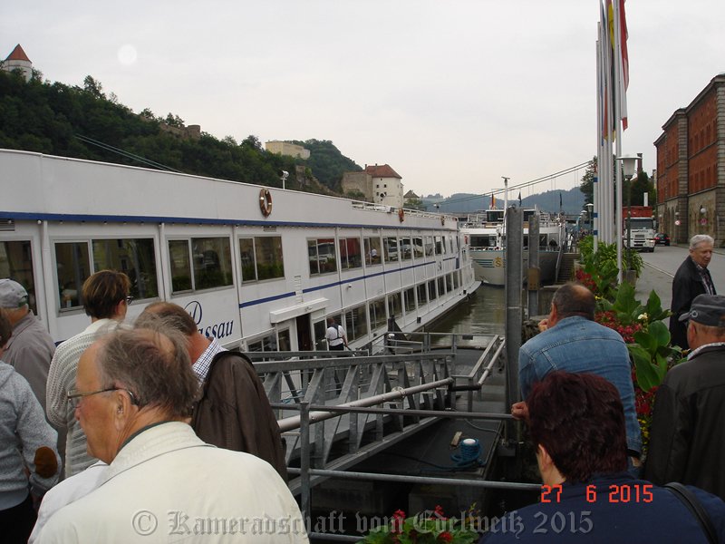 Einsteigen zur Dreifluessefahrt.jpg -                                